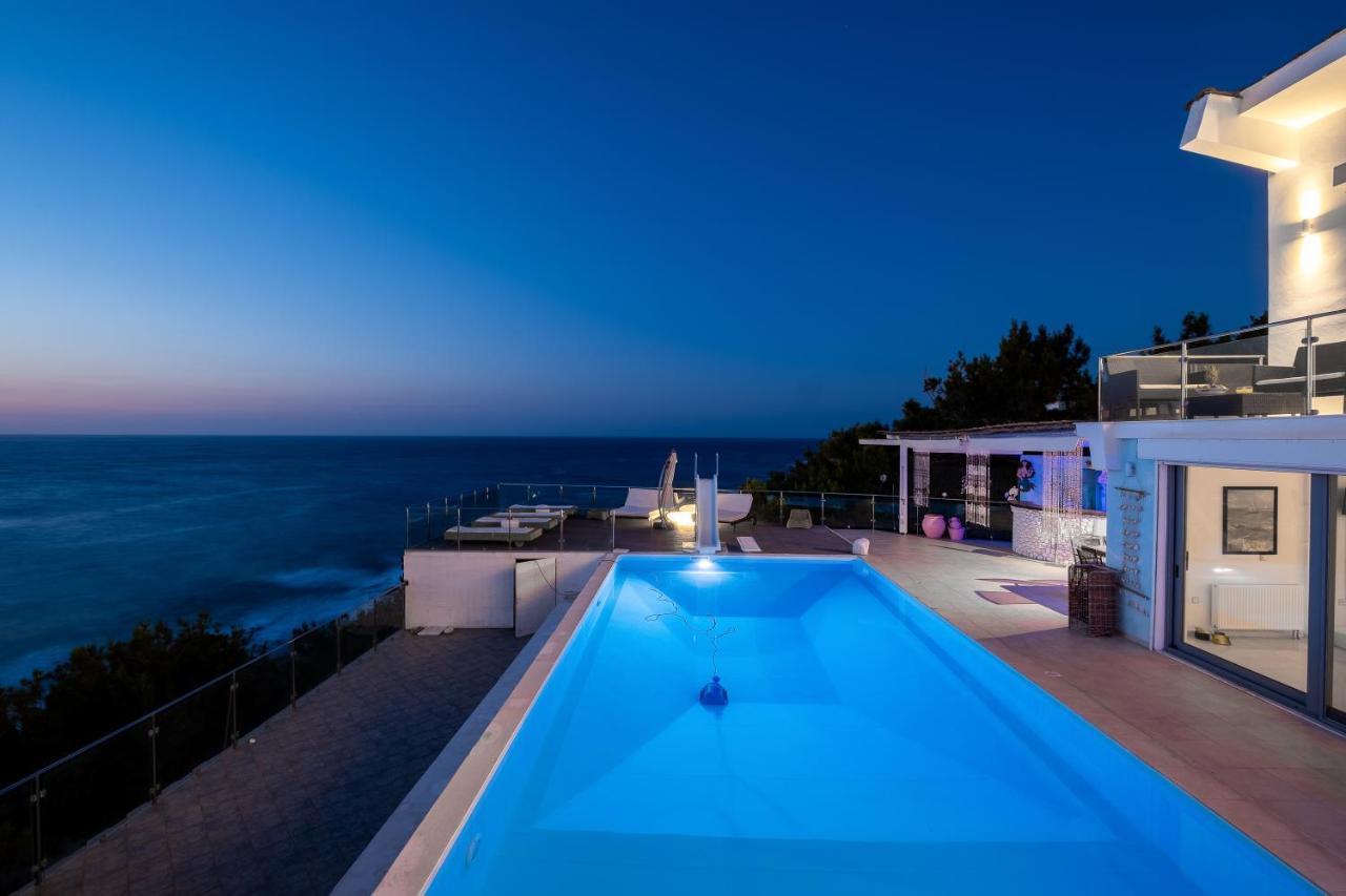 Icarus Luxury Beachfront Villa Gialiskari  Экстерьер фото