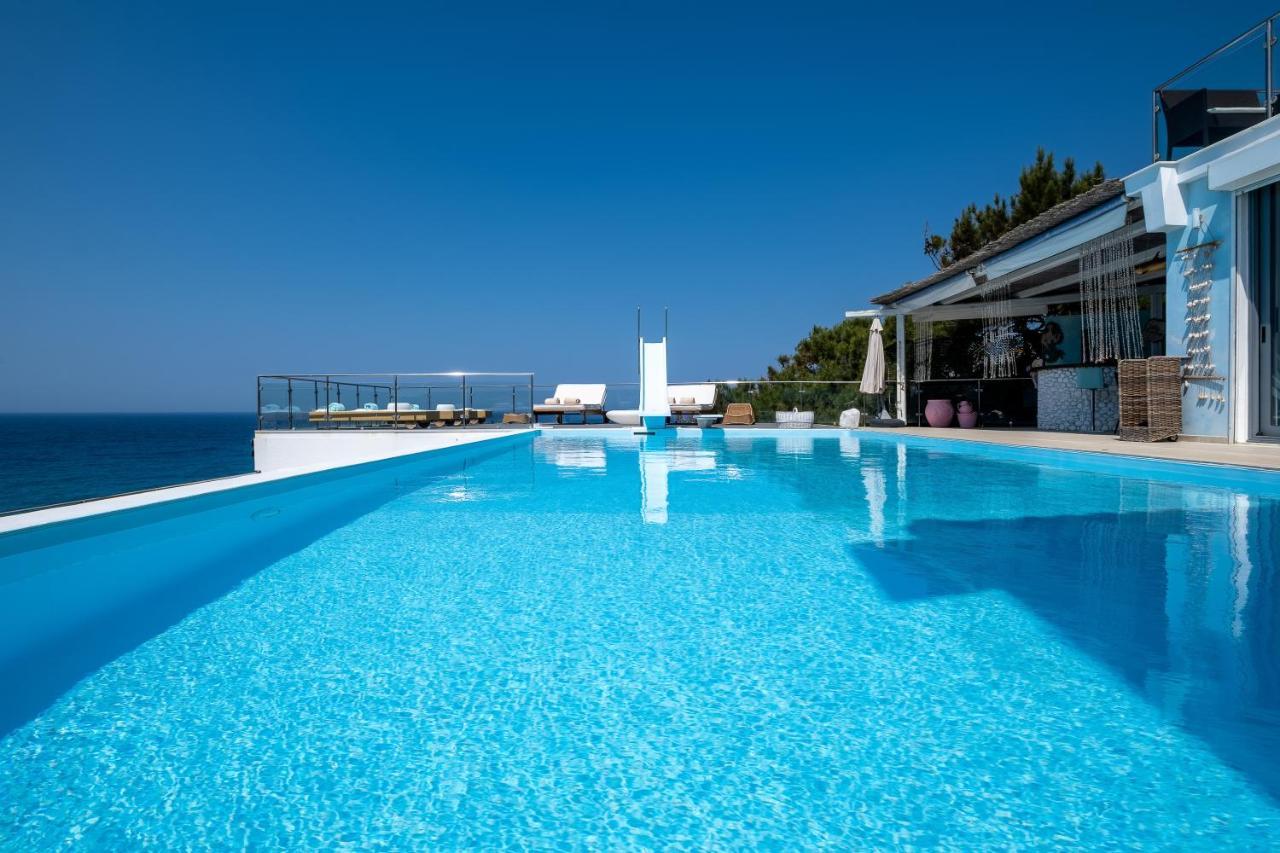 Icarus Luxury Beachfront Villa Gialiskari  Экстерьер фото